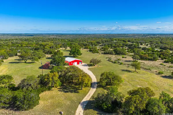 125 Headwaters Dr, Mountain Home, TX 78058