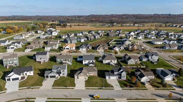 634 Lambert Dr, Slinger, WI 53086