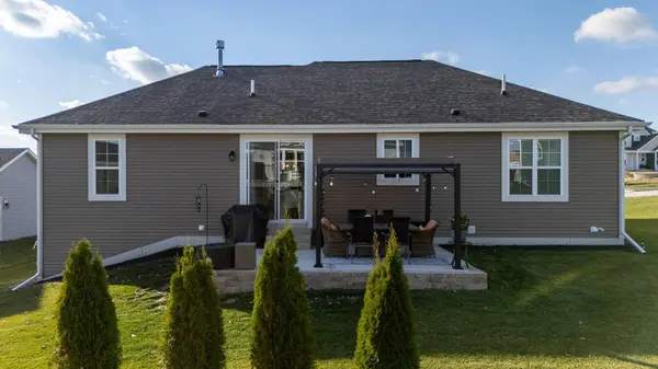 634 Lambert Dr, Slinger, WI 53086