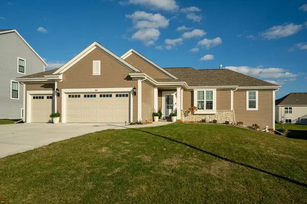 634 Lambert Dr, Slinger, WI 53086