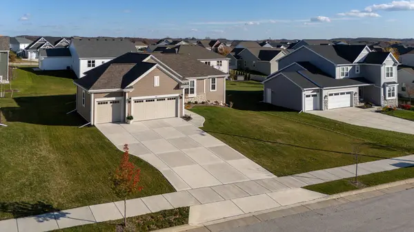 634 Lambert Dr, Slinger, WI 53086