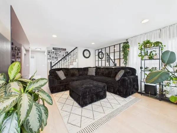 824 S 92nd St, West Allis, WI 53214