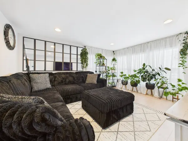 824 S 92nd St, West Allis, WI 53214