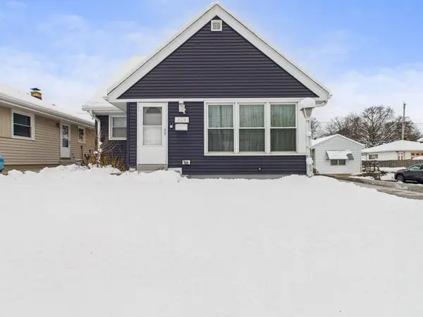 824 S 92nd St, West Allis, WI 53214