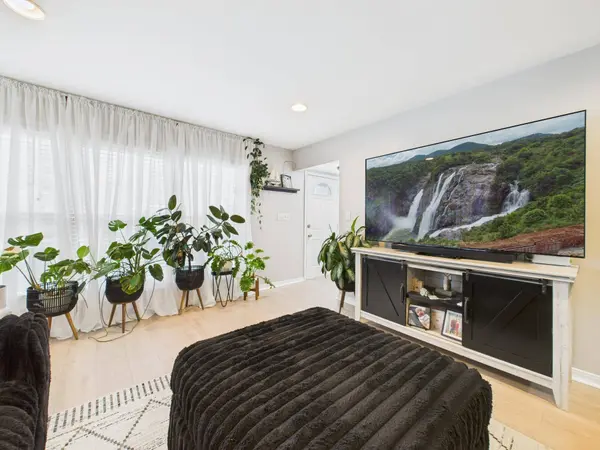 824 S 92nd St, West Allis, WI 53214