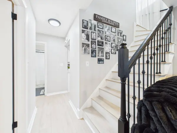 824 S 92nd St, West Allis, WI 53214