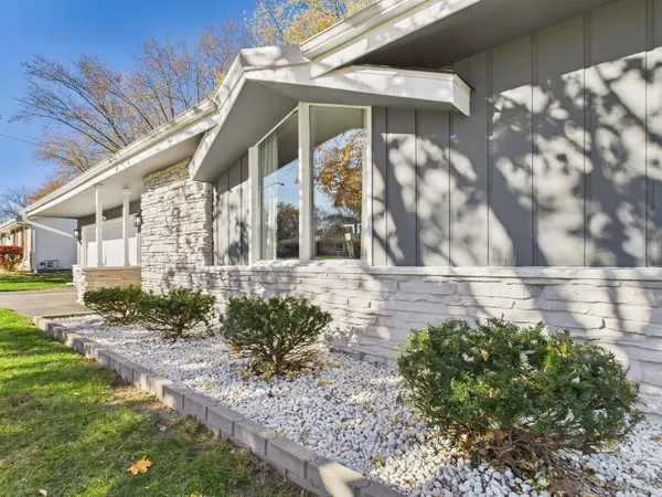 2000 Ramona Rd, Waukesha, WI 53186