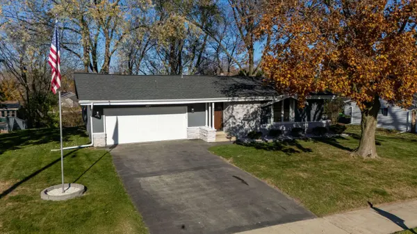 2000 Ramona Rd, Waukesha, WI 53186
