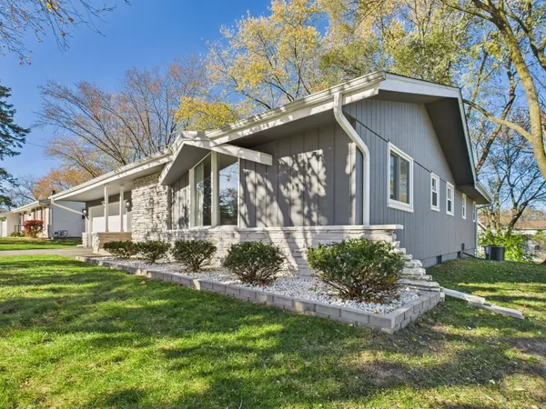 2000 Ramona Rd, Waukesha, WI 53186