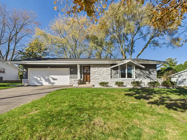 2000 Ramona Rd, Waukesha, WI 53186