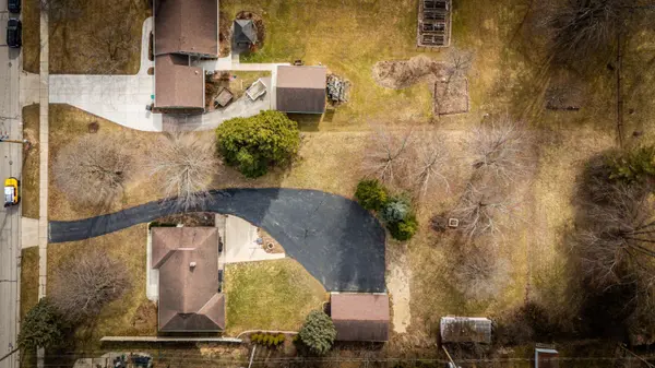 W180N8607 Town Hall Rd, Menomonee Falls, WI 53051