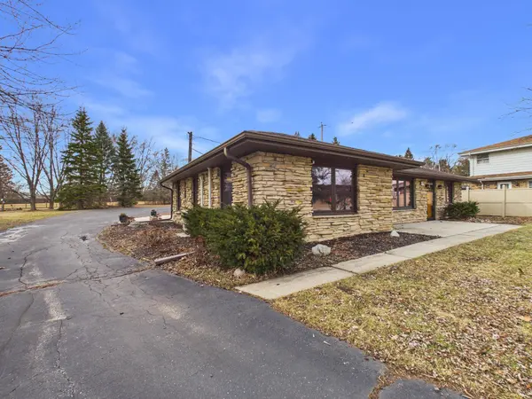W180N8607 Town Hall Rd, Menomonee Falls, WI 53051