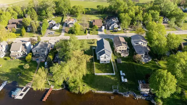 7427 Wind Lake Rd E, Norway, WI 53185