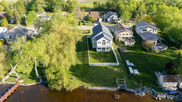 7427 Wind Lake Rd E, Norway, WI 53185
