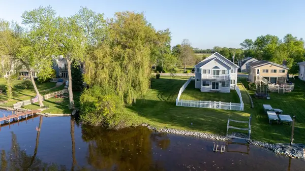 7427 Wind Lake Rd E, Norway, WI 53185