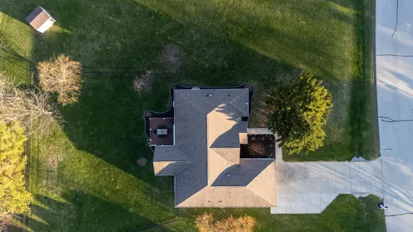 W272N387 Hilltop Dr, Pewaukee, WI 53188