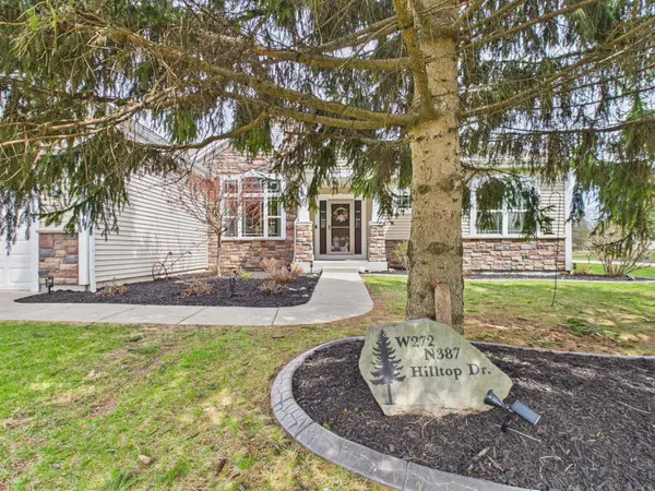 W272N387 Hilltop Dr, Pewaukee, WI 53188
