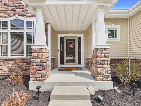 W272N387 Hilltop Dr, Pewaukee, WI 53188