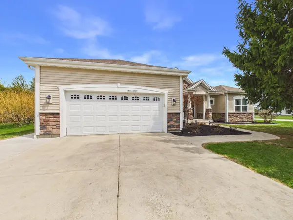 W272N387 Hilltop Dr, Pewaukee, WI 53188