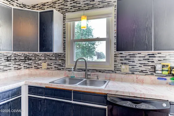 219 LAMPLIGHT LN, Linntown, PA 17837