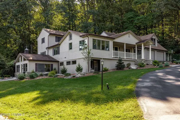 5 SHORT LN, Sugarloaf, PA 18249