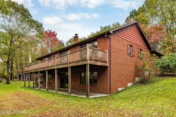201 SKYLINE DR, Hazle Township, PA 18202