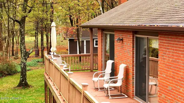 201 SKYLINE DR, Hazle Township, PA 18202