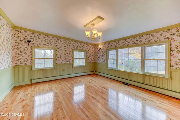 27 UPPER WOODCREST RD, Berwick, PA 18603