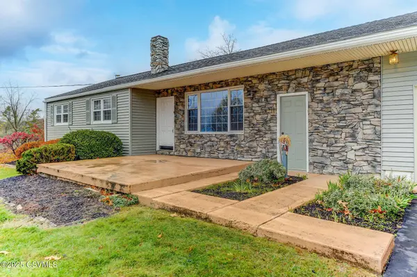 27 UPPER WOODCREST RD, Berwick, PA 18603