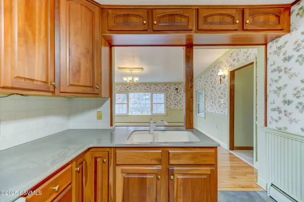 27 UPPER WOODCREST RD, Berwick, PA 18603