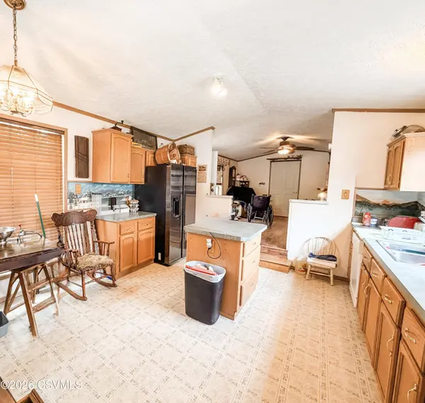 17 CANARY DR, Danville, PA 17821