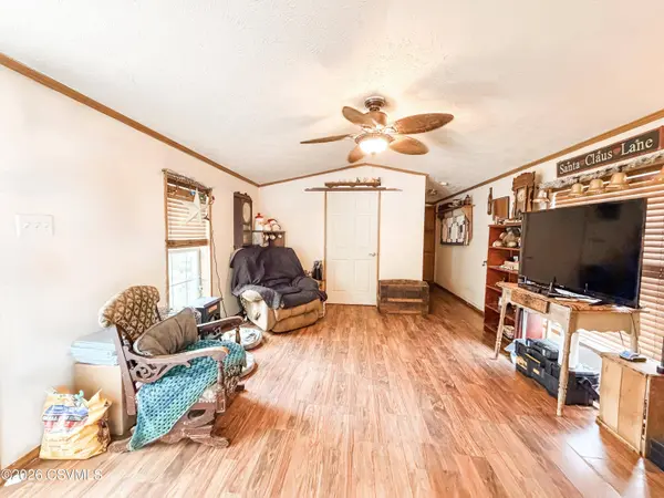 17 CANARY DR, Danville, PA 17821