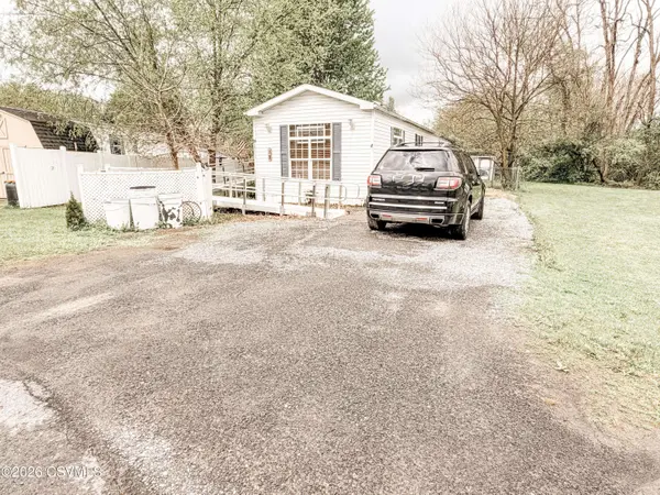 17 CANARY DR, Danville, PA 17821