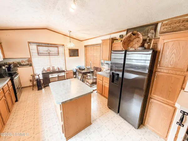 17 CANARY DR, Danville, PA 17821