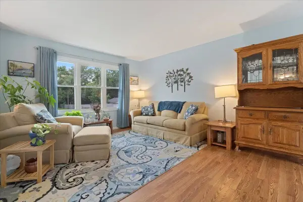 424 E Shorewood RD, Round Lake Beach, IL 60073