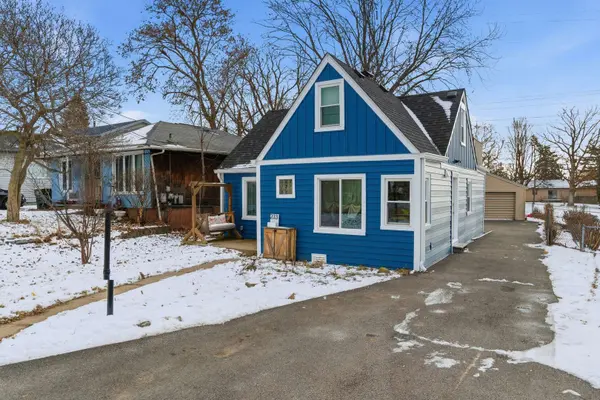 233 E Hawthrone DR, Round Lake Beach, IL 60073