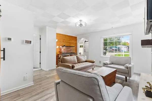 233 E Hawthrone DR, Round Lake Beach, IL 60073