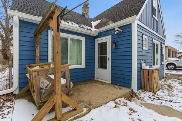 233 E Hawthrone DR, Round Lake Beach, IL 60073