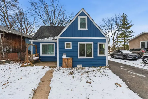 233 E Hawthrone DR, Round Lake Beach, IL 60073