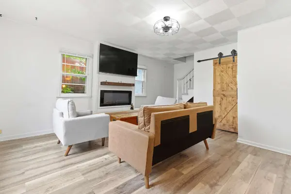 233 E Hawthrone DR, Round Lake Beach, IL 60073