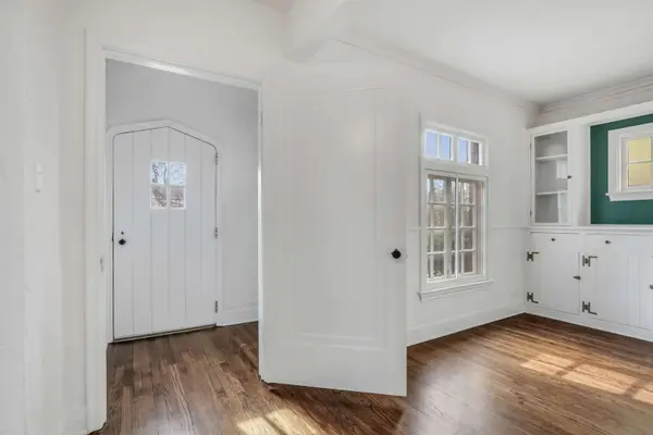 526 W Jackson ST, Woodstock, IL 60098