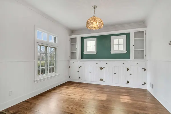 526 W Jackson ST, Woodstock, IL 60098