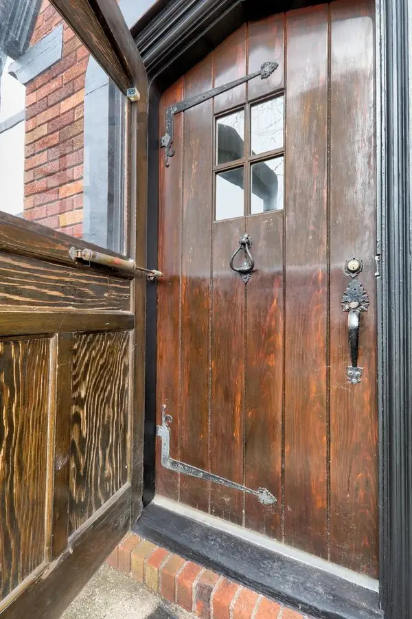 526 W Jackson ST, Woodstock, IL 60098