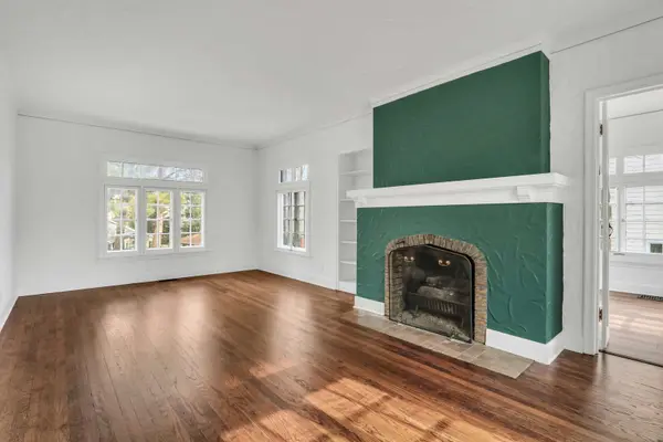 526 W Jackson ST, Woodstock, IL 60098