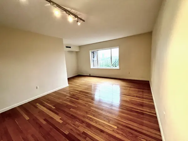 260 Beacon St #10, Boston, MA 02116-1211