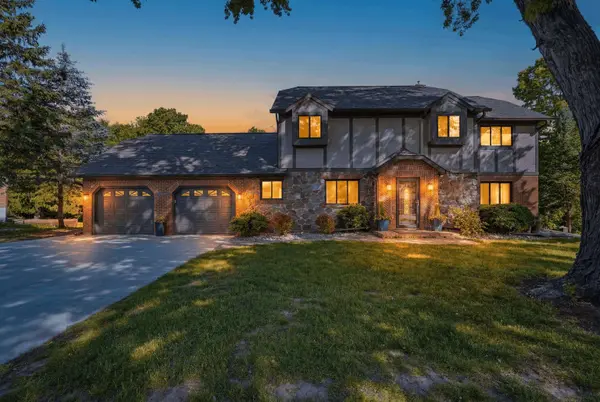 312 River Wood Bend, Deforest, WI 53532