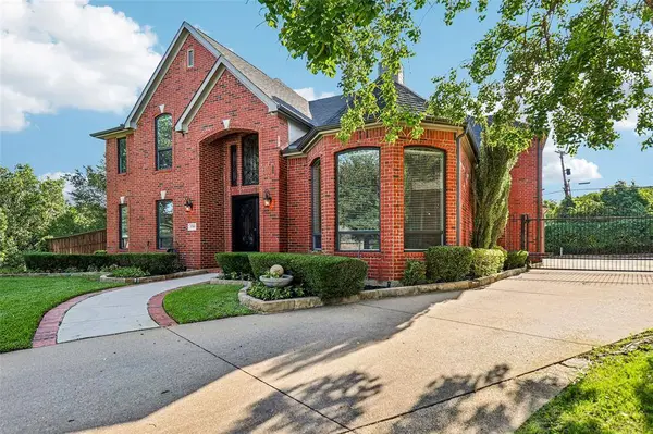 3720 Cripple Creek Court, Bedford, TX 76021