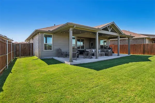 304 Crowfoot Drive, Fort Worth, TX 76131