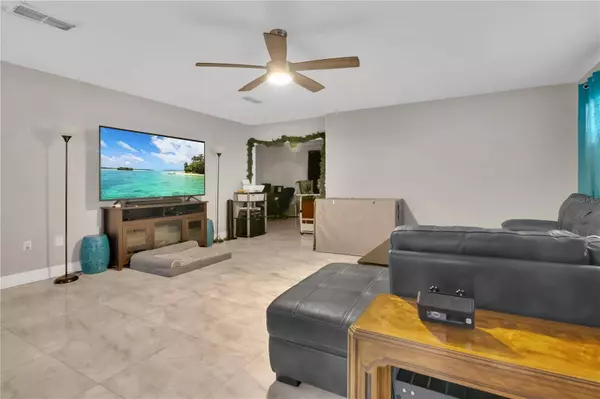 9727 BEAR LAKE RD, Apopka, FL 32703