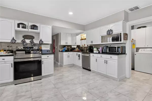 9727 BEAR LAKE RD, Apopka, FL 32703